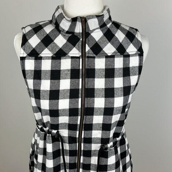 Plaid Sherpa Lined Vest - Black & White - Picture 2 of 6